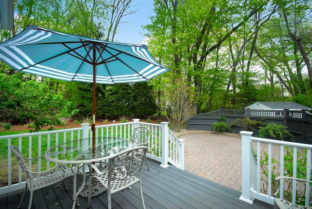 2 Blackthorne Cir, Hopkinton, MA 01748