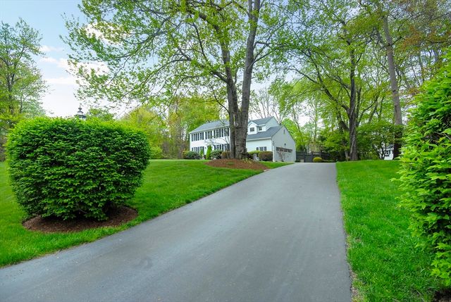 2 Blackthorne Cir, Hopkinton, MA 01748