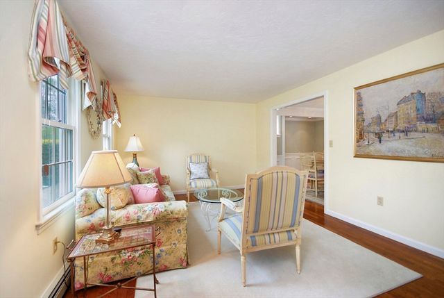 2 Blackthorne Cir, Hopkinton, MA 01748