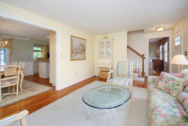 2 Blackthorne Cir, Hopkinton, MA 01748