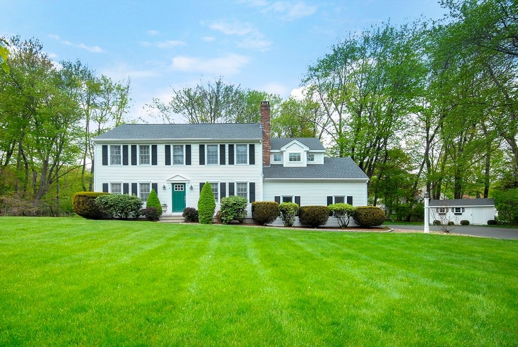 2 Blackthorne Cir, Hopkinton, MA 01748