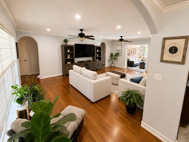 5007 Willowbend Boulevard, Houston, TX 77035