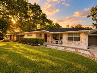 5007 Willowbend Boulevard, Houston, TX 77035