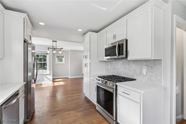 1073 Hereford Road, Cleveland Heights, OH 44112