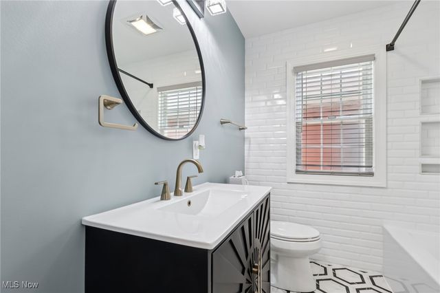 1073 Hereford Road, Cleveland Heights, OH 44112