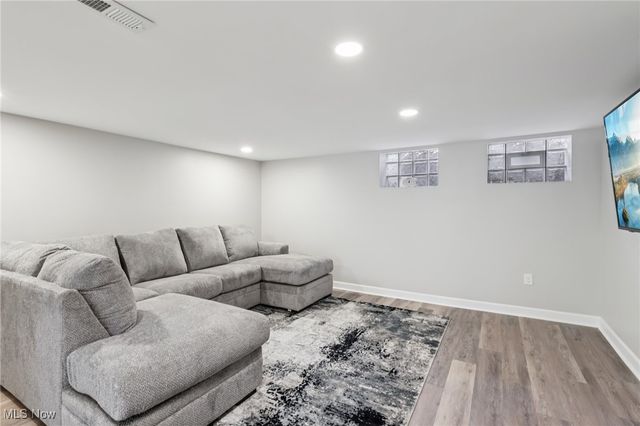 1073 Hereford Road, Cleveland Heights, OH 44112