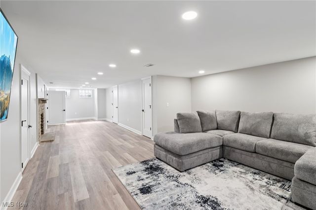 1073 Hereford Road, Cleveland Heights, OH 44112