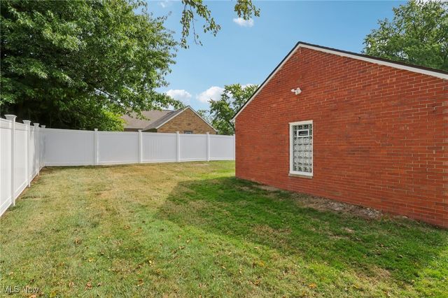 1073 Hereford Road, Cleveland Heights, OH 44112