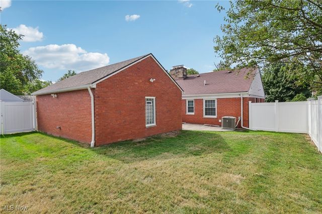 1073 Hereford Road, Cleveland Heights, OH 44112