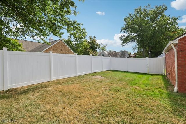 1073 Hereford Road, Cleveland Heights, OH 44112