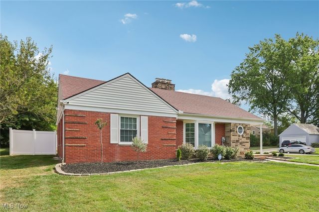 1073 Hereford Road, Cleveland Heights, OH 44112