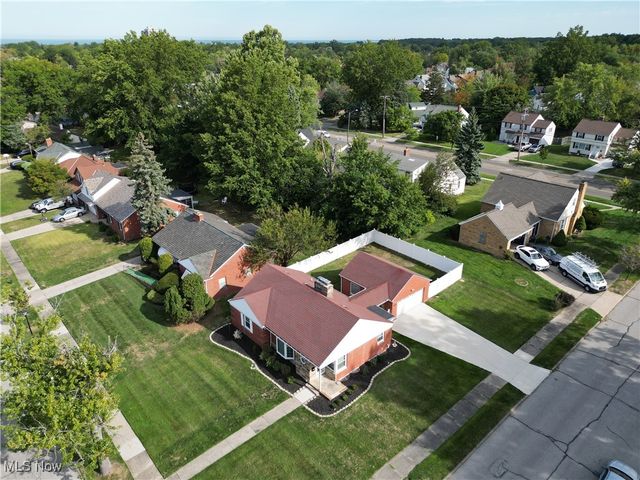 1073 Hereford Road, Cleveland Heights, OH 44112