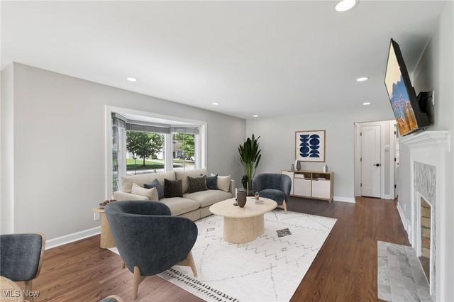 1073 Hereford Road, Cleveland Heights, OH 44112