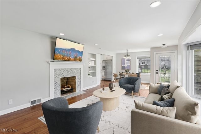 1073 Hereford Road, Cleveland Heights, OH 44112