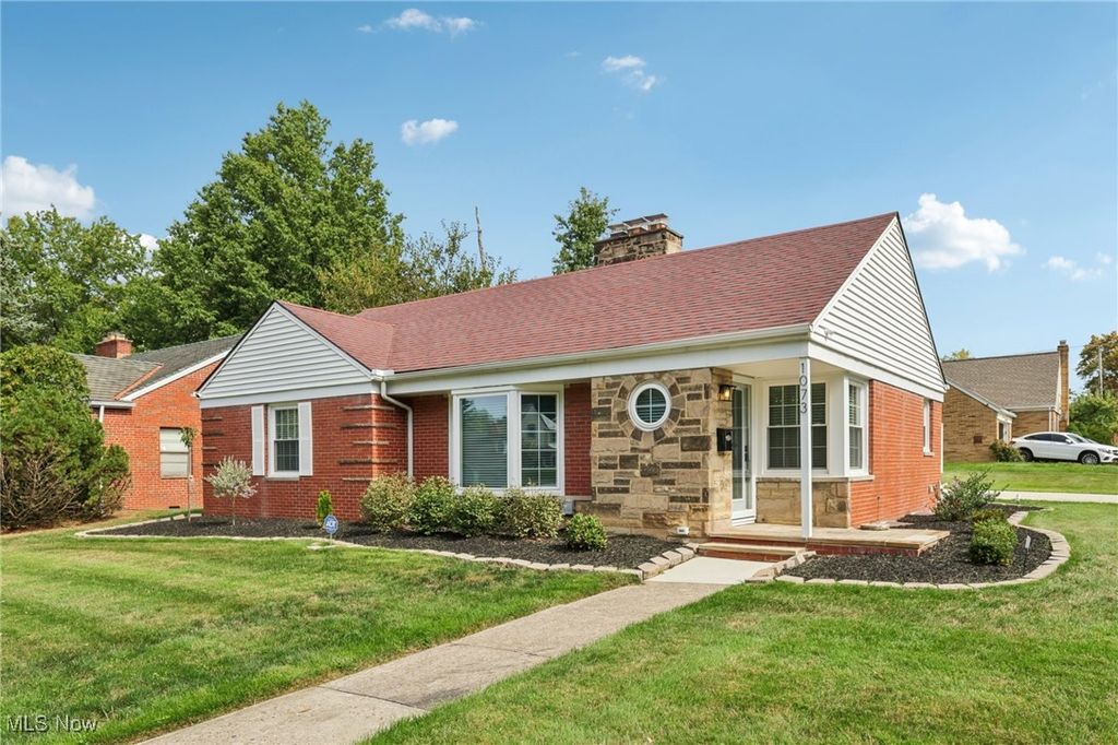 1073 Hereford Road, Cleveland Heights, OH 44112