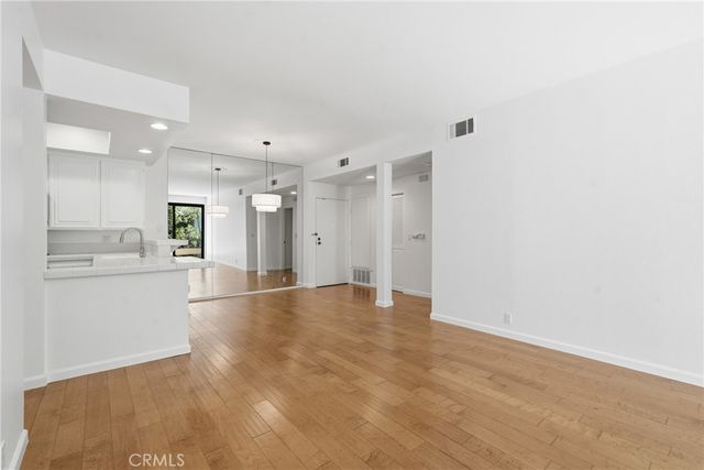8675 Falmouth 221, Playa Del Rey, CA 90293