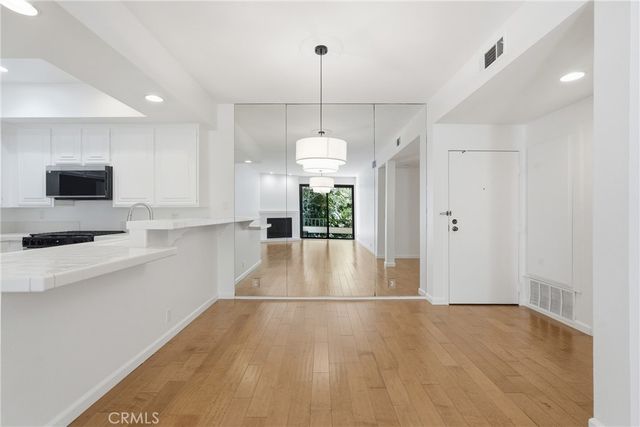 8675 Falmouth 221, Playa Del Rey, CA 90293