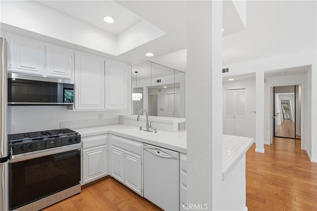 8675 Falmouth 221, Playa Del Rey, CA 90293