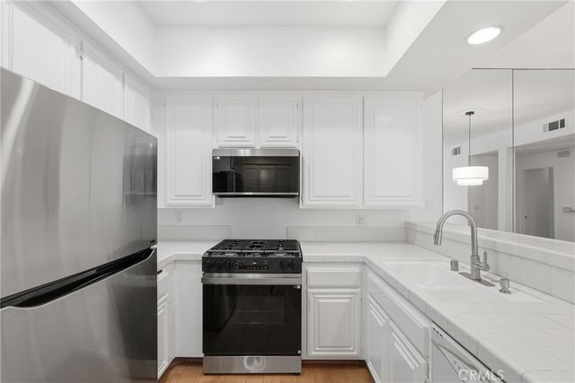 8675 Falmouth 221, Playa Del Rey, CA 90293