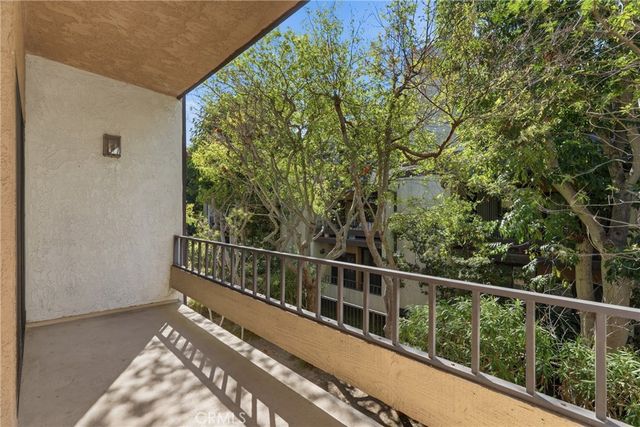 8675 Falmouth 221, Playa Del Rey, CA 90293