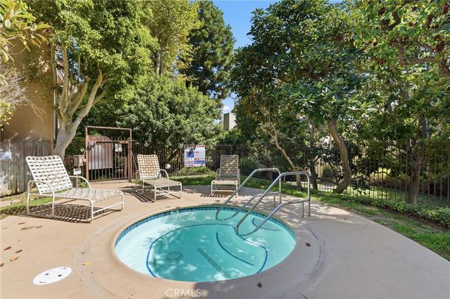 8675 Falmouth 221, Playa Del Rey, CA 90293