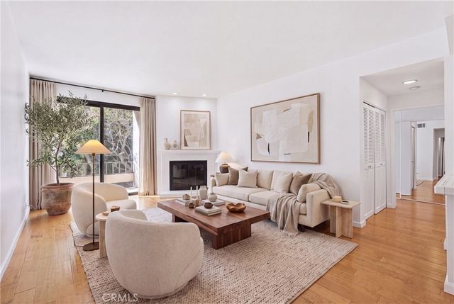 8675 Falmouth 221, Playa Del Rey, CA 90293