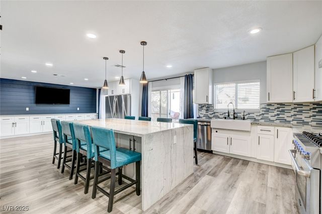 562 Pale Pueblo Court, Las Vegas, NV 89183