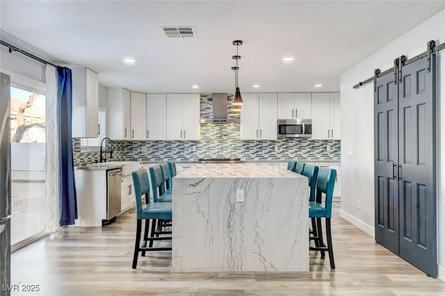 562 Pale Pueblo Court, Las Vegas, NV 89183