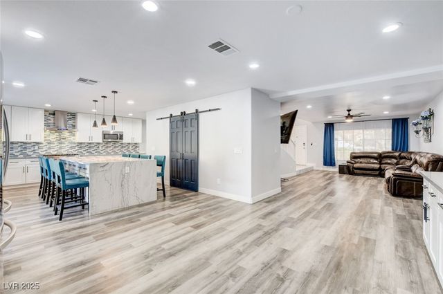 562 Pale Pueblo Court, Las Vegas, NV 89183