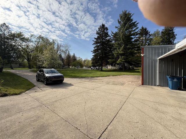 122 N Sherman Street, Howard City, MI 49329