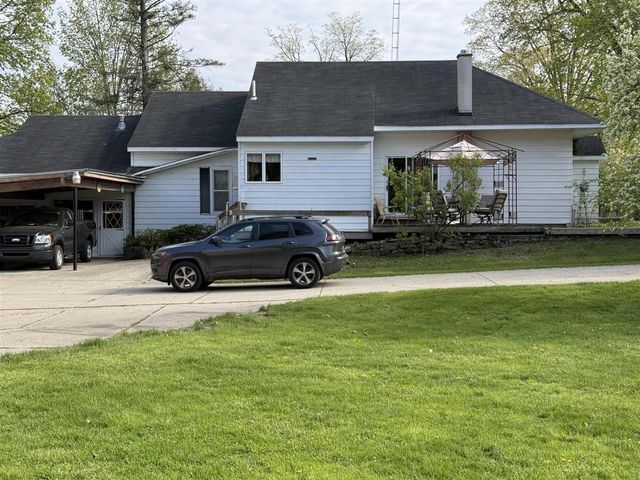 122 N Sherman Street, Howard City, MI 49329