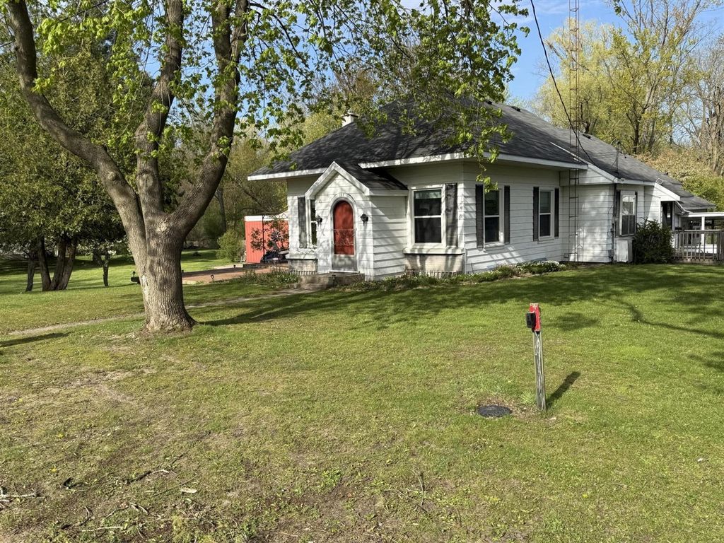 122 N Sherman Street, Howard City, MI 49329