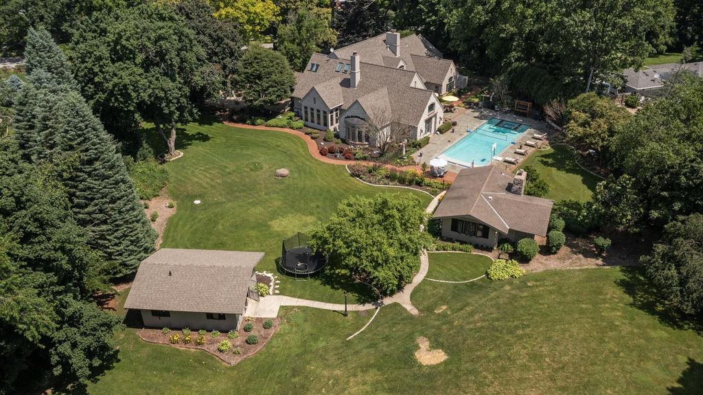 9059 W Hawthorne LANE, Franklin, WI 53132