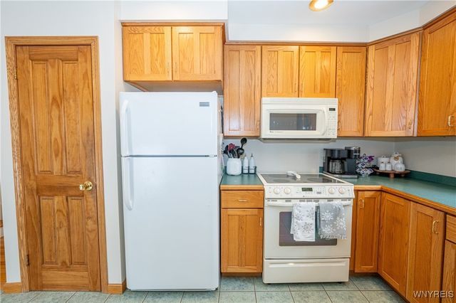 28 Brookwood Drive, Hamburg, NY 14075