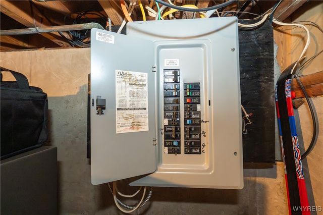 28 Brookwood Drive, Hamburg, NY 14075