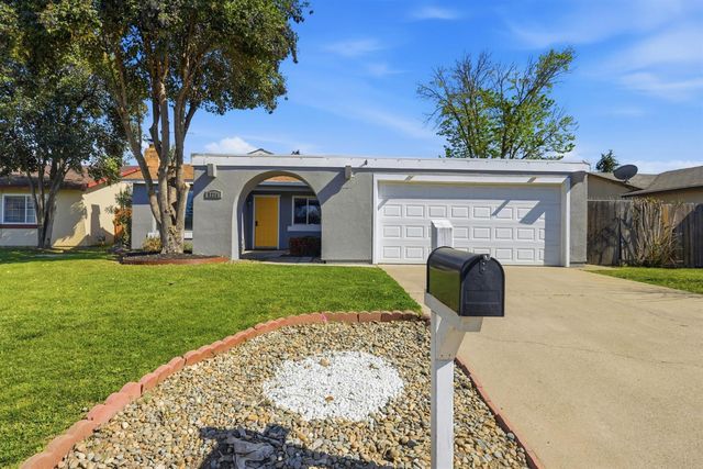 3324 Huntsman Dr, Sacramento, CA 95826