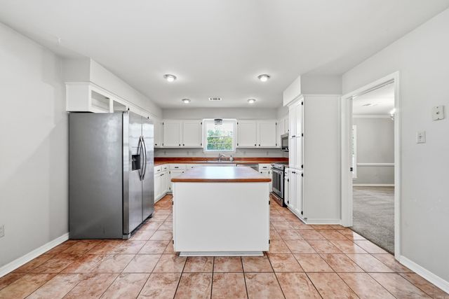 3009 Willow Run Drive, Conway, AR 72032