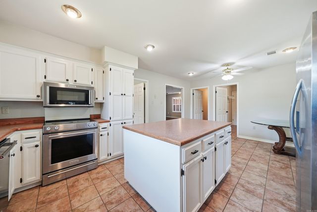 3009 Willow Run Drive, Conway, AR 72032