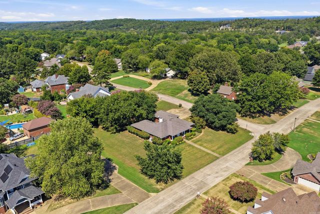 3009 Willow Run Drive, Conway, AR 72032