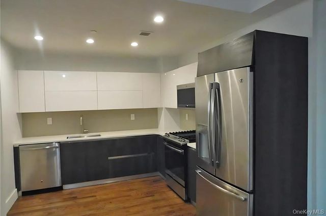 10919 72nd Road 6F, Forest Hills, NY 11375