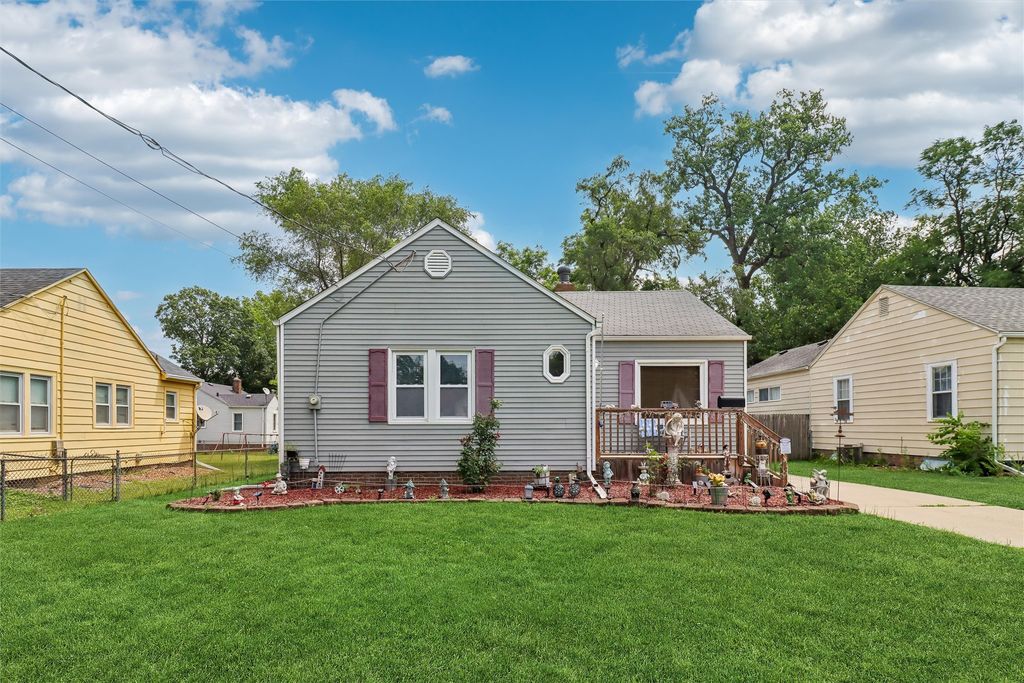 3835 E 8th Street, Des Moines, IA 50316
