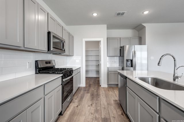 2323 Crisp Gln, San Antonio, TX 78224