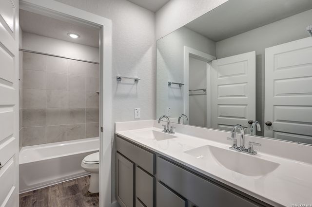 2323 Crisp Gln, San Antonio, TX 78224