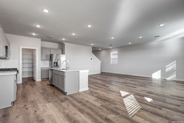 2323 Crisp Gln, San Antonio, TX 78224