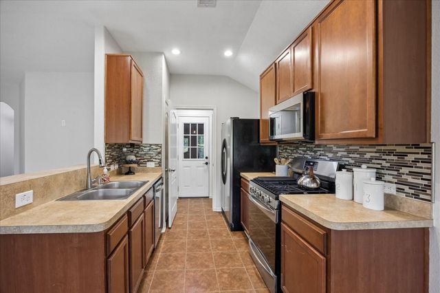 431 De Coster Boulevard, Alvin, TX 77511
