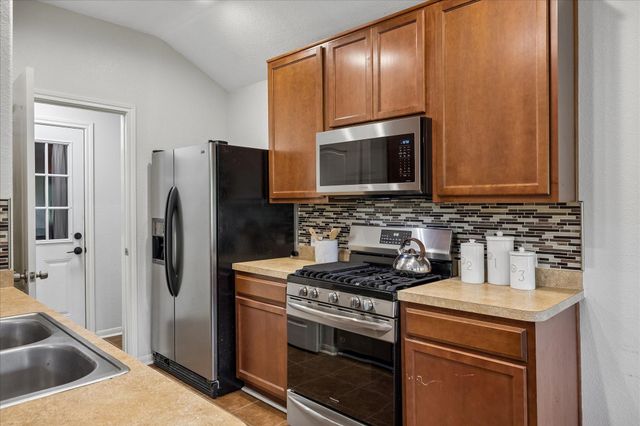 431 De Coster Boulevard, Alvin, TX 77511