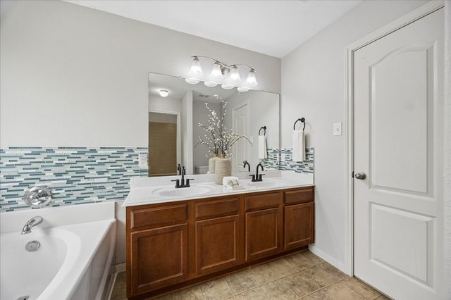 431 De Coster Boulevard, Alvin, TX 77511