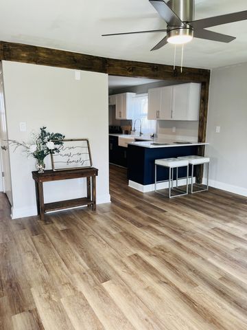 311 E 17th St, Columbia, TN 38401