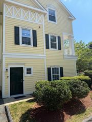 104 Gazebo Circle 104, Reading, MA 01867