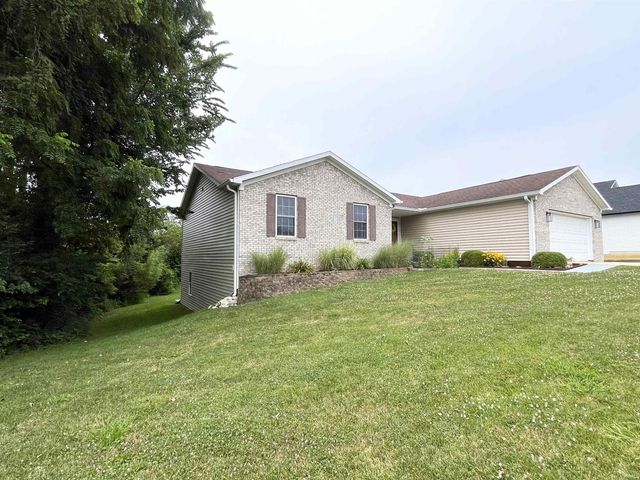 1041 Shadowlawn Avenue, Greencastle, IN 46135